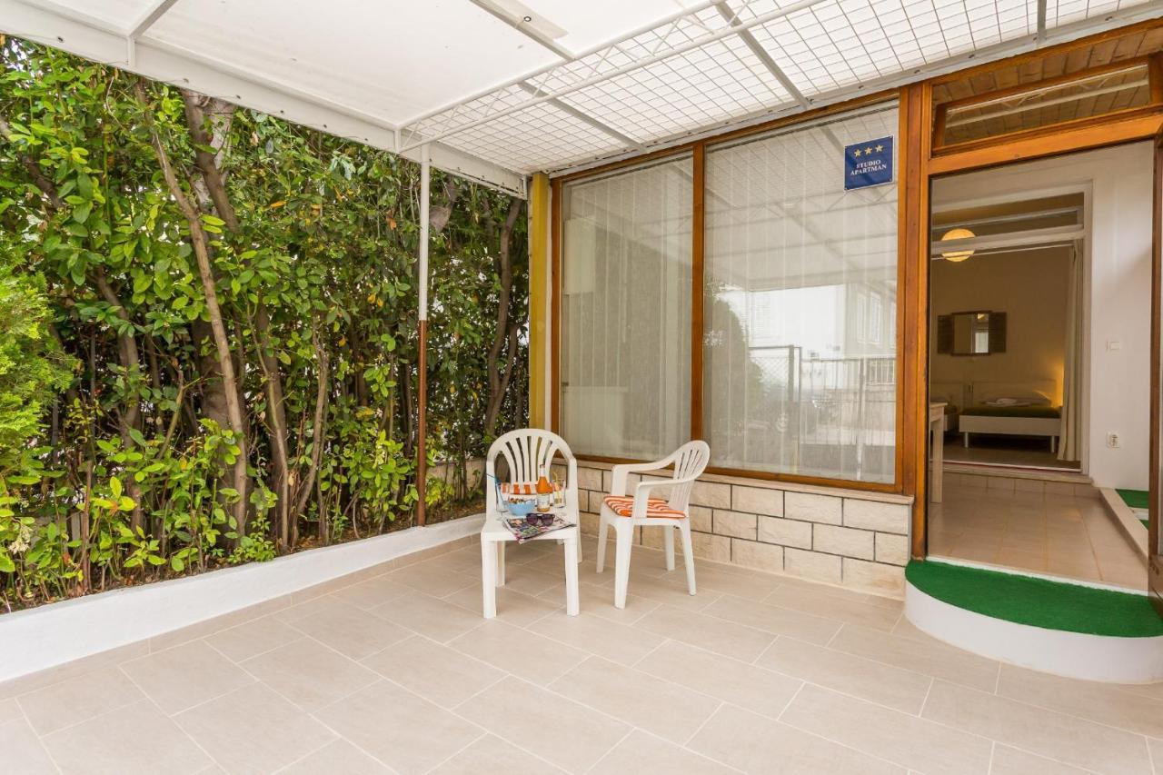 Comfortable Modern Studio With Shaded Patio 斯普利特 外观 照片